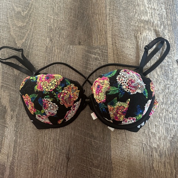 Lace pink Victoria’s Secret date push-up bra - Picture 2 of 4